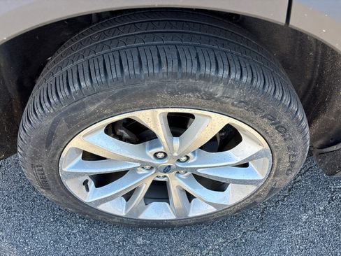 Used 2023 Ford Explorer Platinum w/ Technology Package AWD/4WD image 10