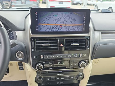 Used 2022 Lexus GX 460 Luxury w/ Accessory Package AWD/4WD image 18