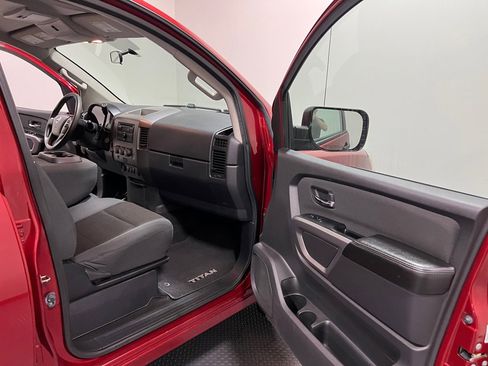 Used 2015 Nissan Titan S image 10