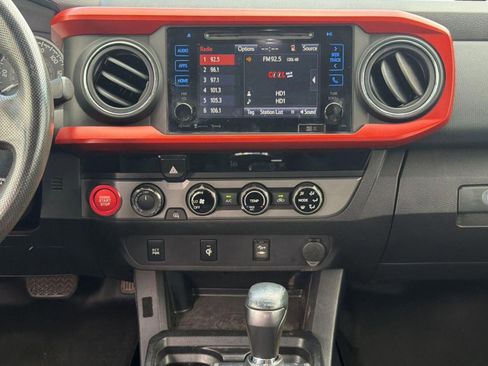 Used 2017 Toyota Tacoma TRD Off-Road w/ Tow Package (A/T) AWD/4WD image 25