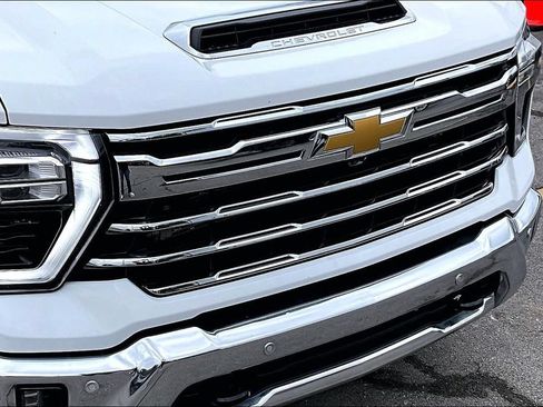 Used 2024 Chevrolet Silverado 2500 LTZ w/ LTZ Convenience Package AWD/4WD image 33