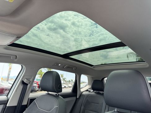 Used 2023 Volkswagen Taos SE w/ Panoramic Sunroof Package FWD image 30