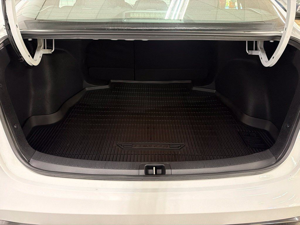 Used 2024 Toyota Corolla SE FWD image 11