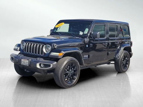 Used 2025 Jeep Wrangler Unlimited Sahara w/ Safety Group image 8