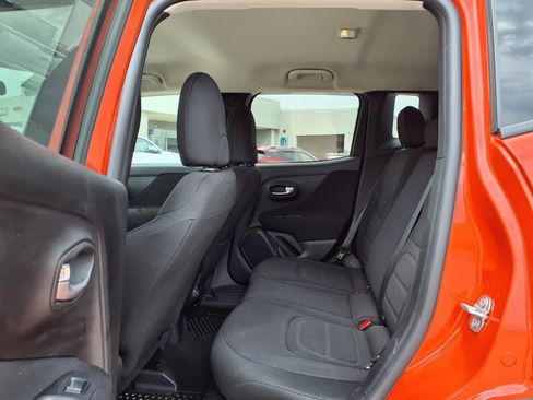 Certified 2019 Jeep Renegade Latitude w/ Cold Weather Group AWD/4WD image 20