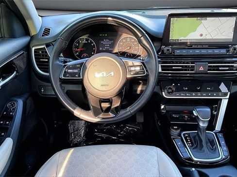 Used 2023 Kia Seltos EX image 8