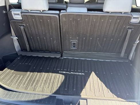 Used 2023 Toyota Highlander XLE FWD image 19