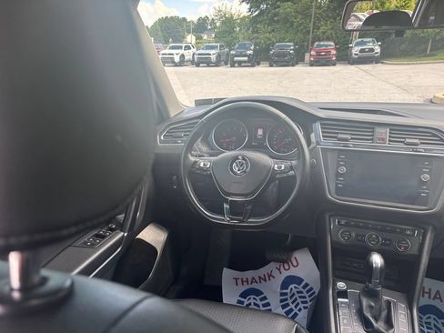 Used 2018 Volkswagen Tiguan SE w/ Panoramic Sunroof Package AWD/4WD image 22