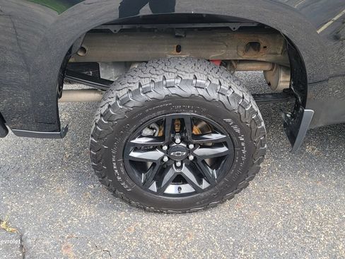 Used 2023 Chevrolet Silverado 1500 Custom Trail Boss w/ LPO, Dark Essentials Package AWD/4WD image 13