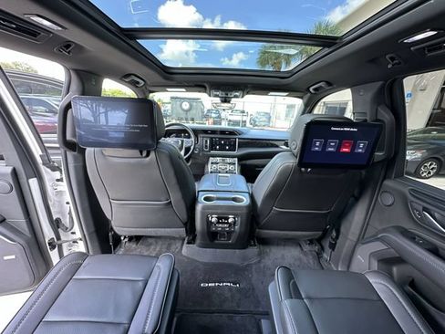 Certified 2022 GMC Yukon XL Denali w/ Denali Ultimate Package AWD/4WD image 30