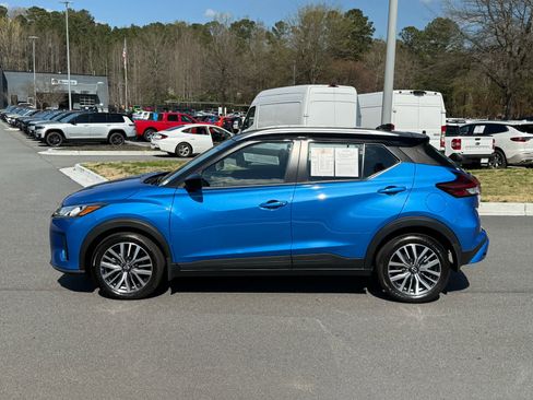 Used 2023 Nissan Kicks SV image 2