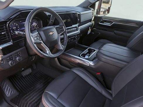 Used 2024 Chevrolet Silverado 3500 LTZ w/ LTZ Convenience Package AWD/4WD image 13