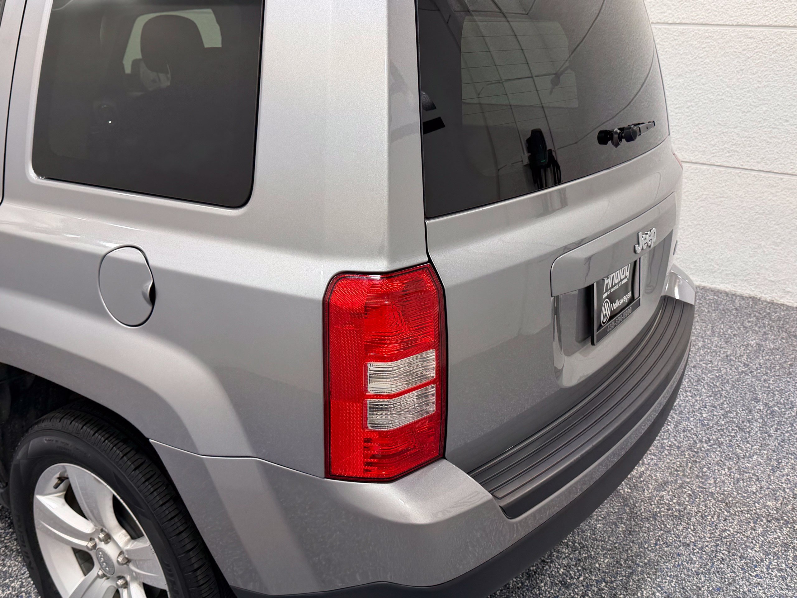 Used 2015 Jeep Patriot Latitude FWD image 16