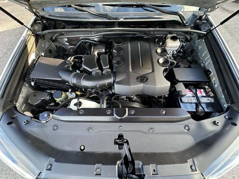 Used 2015 Toyota 4Runner Limited image 41