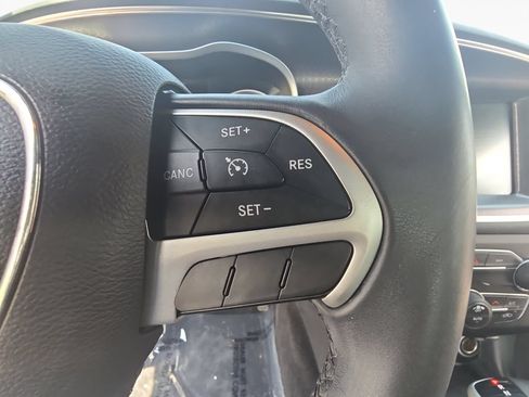 Used 2015 Dodge Charger SXT AWD/4WD image 17