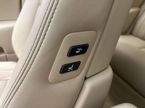 Used 2013 Lexus LS 460 AWD w/ Comfort Pkg image 22