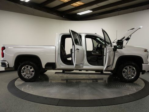 Certified 2024 Chevrolet Silverado 3500 High Country w/ High Country Premium Package AWD/4WD image 16
