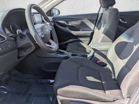 Used 2020 Hyundai Elantra GT image 15