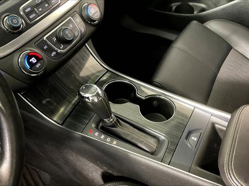 Used 2019 Chevrolet Impala LT FWD image 18