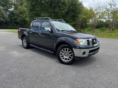 Used 2011 Nissan Frontier SL RWD image 8