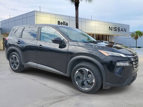 Certified 2025 Nissan Rogue SV FWD image 8