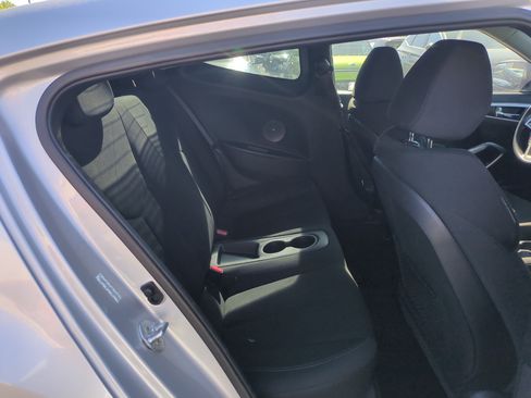 Used 2014 Hyundai Veloster FWD image 29
