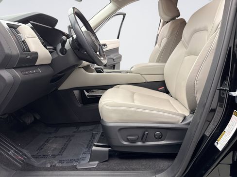 Used 2024 Nissan Pathfinder SL image 11