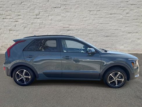 Used 2024 Kia Niro EX image 4
