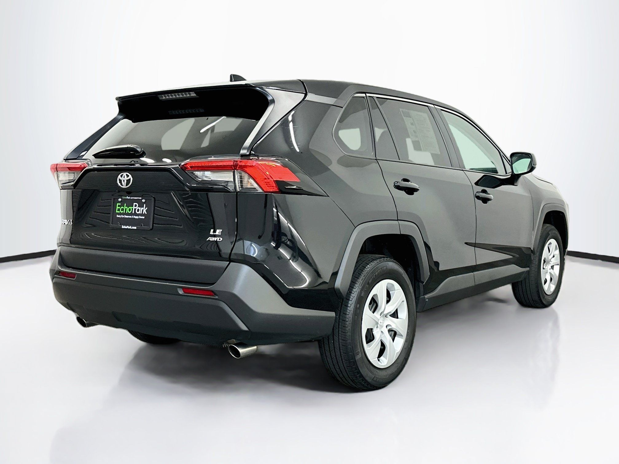 Used 2025 Toyota RAV4 LE AWD/4WD image 9