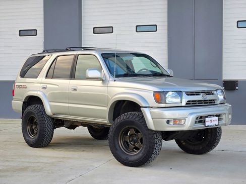 Used 2000 Toyota 4Runner SR5 image 1