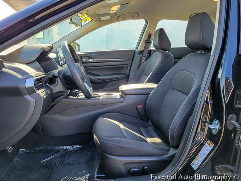 Used 2025 Nissan Altima 2.5 SV FWD image 9
