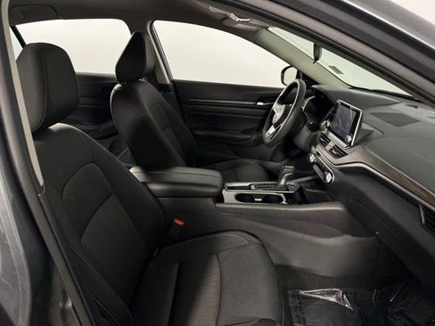 Used 2024 Nissan Altima 2.5 SV image 15