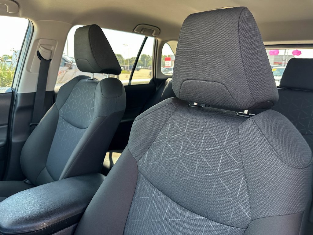 Used 2025 Toyota RAV4 XLE FWD image 14