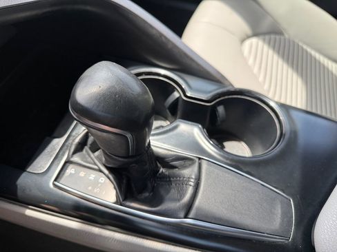 Used 2019 Toyota Camry SE FWD image 37