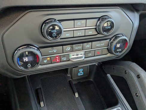 New 2025 Ford Bronco Outer Banks w/ Sasquatch Package image 24