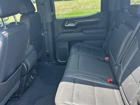 Certified 2025 GMC Sierra 1500 SLT RWD image 7