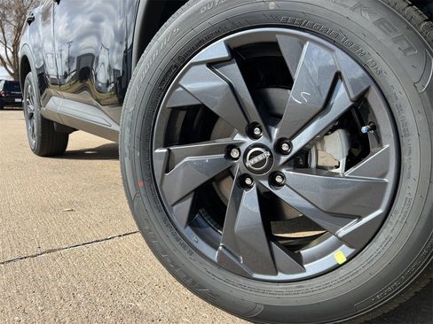 New 2026 Nissan Rogue SV image 7