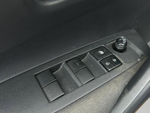 Used 2020 Toyota Corolla LE FWD image 10