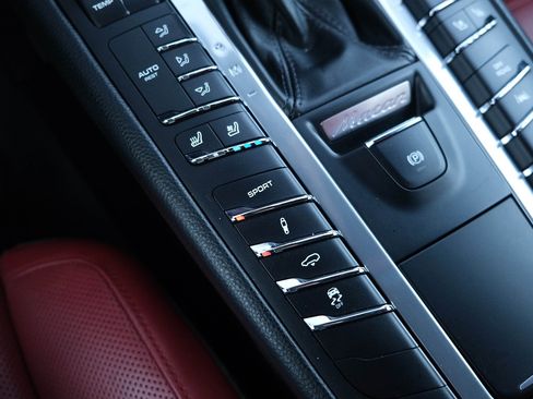 Used 2018 Porsche Macan GTS image 40