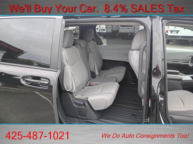 Used 2025 Toyota Sienna LE FWD image 13