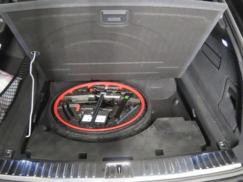 Certified 2023 Porsche Cayenne Coupe AWD/4WD image 49