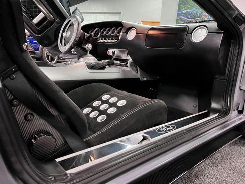 Used 2006 Ford GT RWD image 38