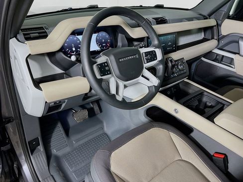 Used 2024 Land Rover Defender 110 X-Dynamic SE image 9