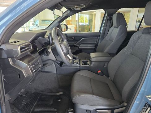 Used 2025 Toyota 4Runner SR5 AWD/4WD image 17