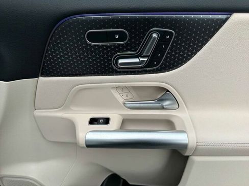 Certified 2025 Mercedes-Benz GLA 250 4MATIC image 21