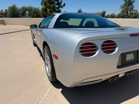 Used 1998 Chevrolet Corvette Coupe w/ Roof Pkg RWD image 23