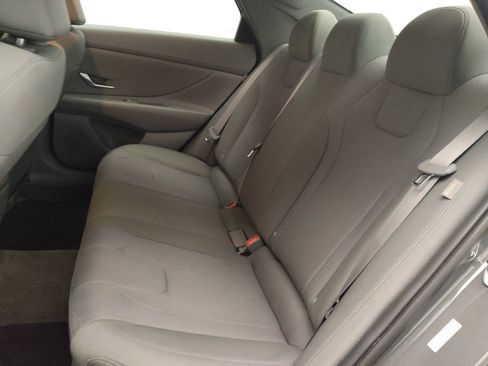 Used 2024 Hyundai Elantra SE image 18