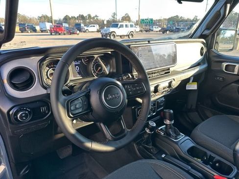 Used 2024 Jeep Gladiator Sport image 11