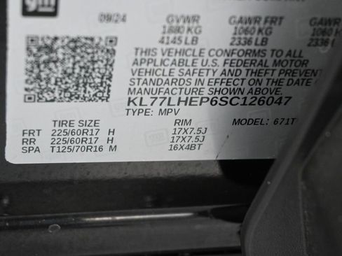 Used 2025 Chevrolet Trax LT FWD image 16