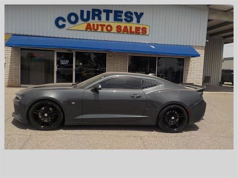 Used 2016 Chevrolet Camaro SS RWD image 3
